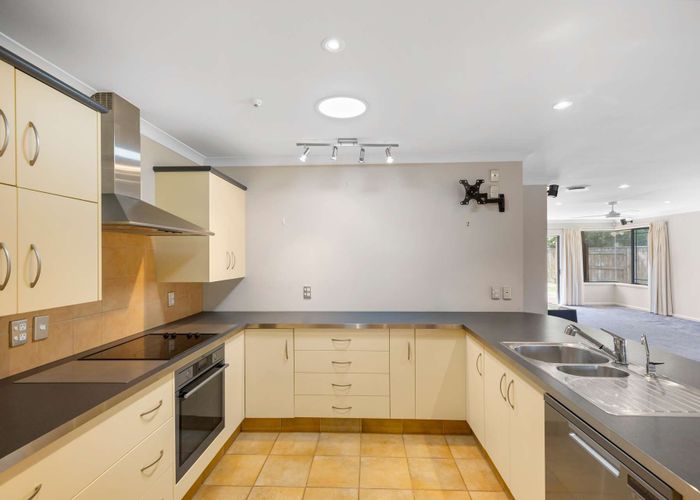 For sale 64 Royal Oak Drive, Kelvin Grove, Palmerston North, Manawatu / Whanganui homes.co.nz