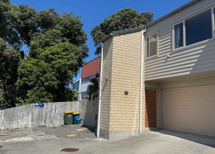  at 3C Woodall Place, Totara Vale, Auckland