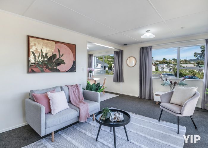 Free property data for 68 Colchester Crescent, Newlands, Wellington