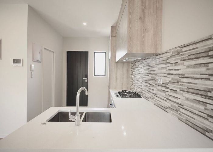  at 48 Picturesque Drive, Flat Bush, Manukau City, Auckland