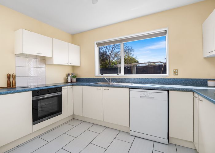  at 2 Warner Place, Heathcote, Christchurch City, Canterbury