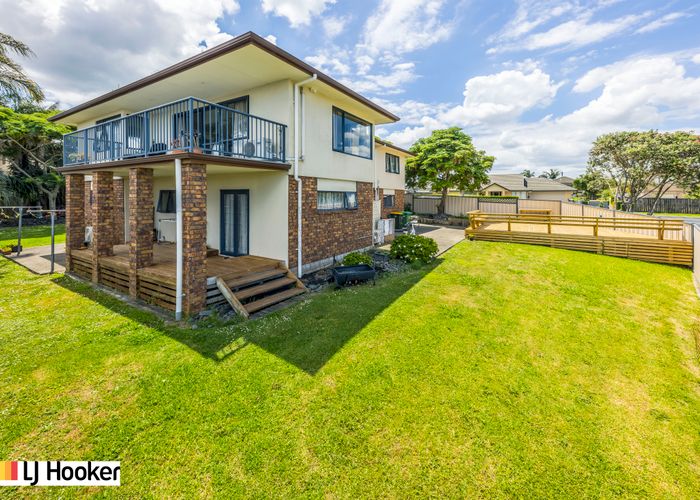  at 200 Hill Road, The Gardens, Auckland