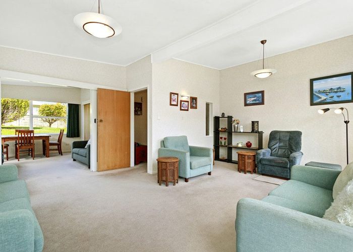  at 8 Fitzwilliam Terrace, Tawa, Wellington
