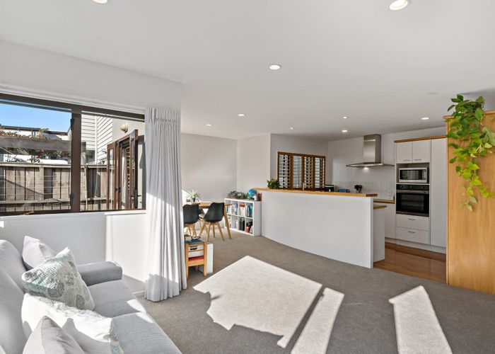  at 2/13 Waiatarua Road, Remuera, Auckland City, Auckland