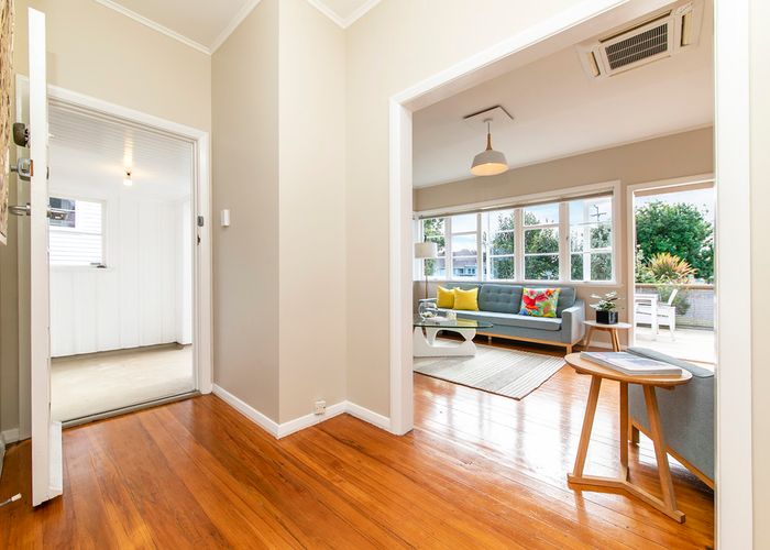  at 8 Moata Road, One Tree Hill, Auckland