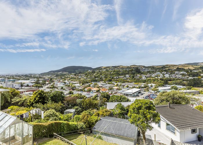  at 4 Te Reinga View, Tawa, Wellington