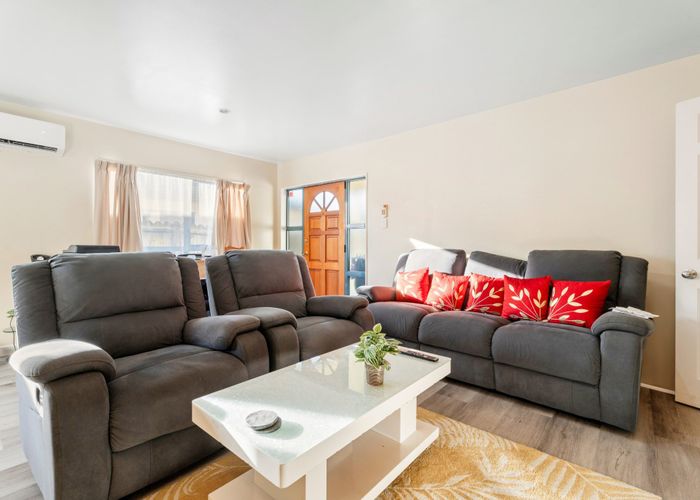 at 2/13 Gray Avenue, Māngere East, Auckland