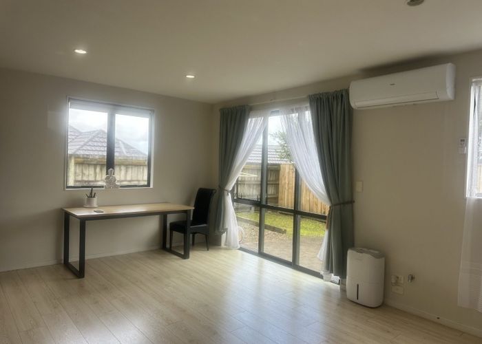  at 27/22 Northcross Drive, Northcross, North Shore City, Auckland