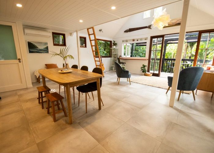  at 90 Laingholm Drive, Laingholm, Waitakere City, Auckland