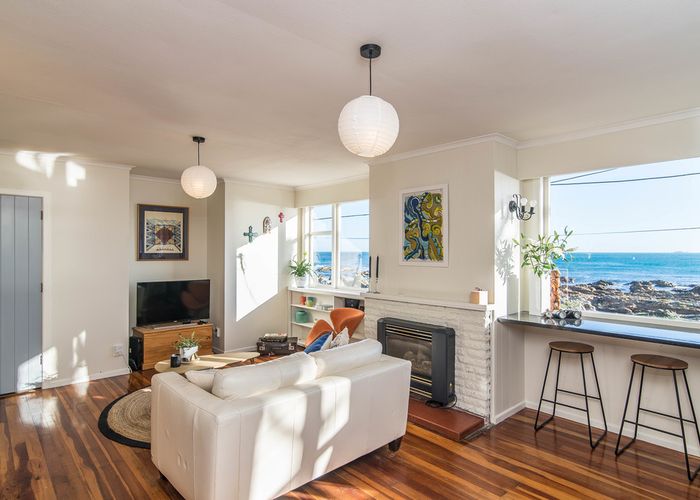  at 170 The Esplanade, Island Bay, Wellington