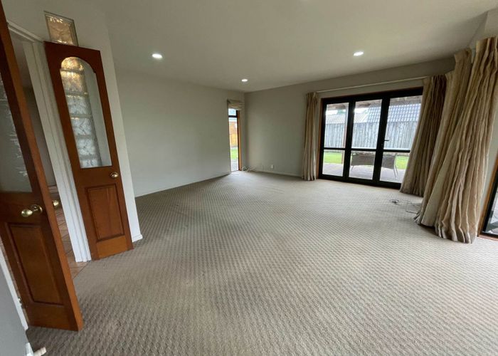 at 9 Lushington Place, Botany Downs, Manukau City, Auckland