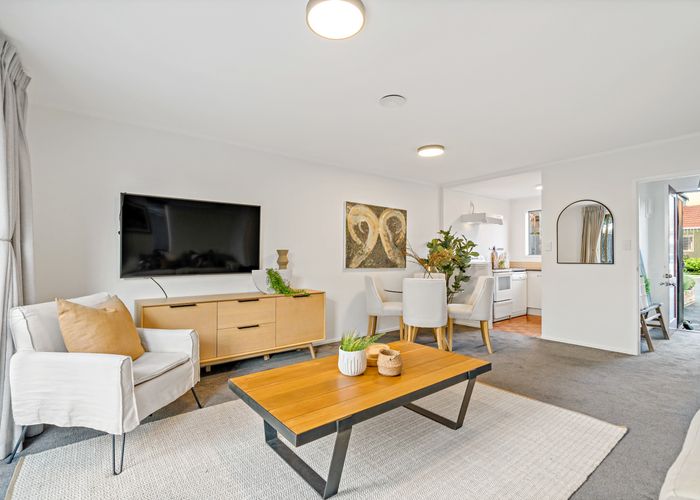  at 43 Pohutukawa Place, Ellerslie, Auckland