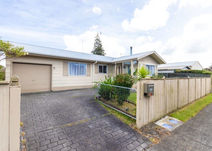  at 9 Hilton Grove, Kelvin Grove, Palmerston North, Manawatu / Whanganui