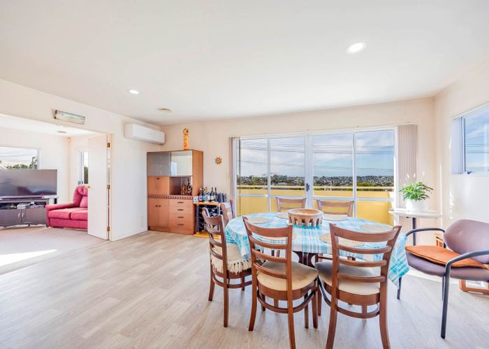  at 90 Sunset Road, Unsworth Heights, Auckland