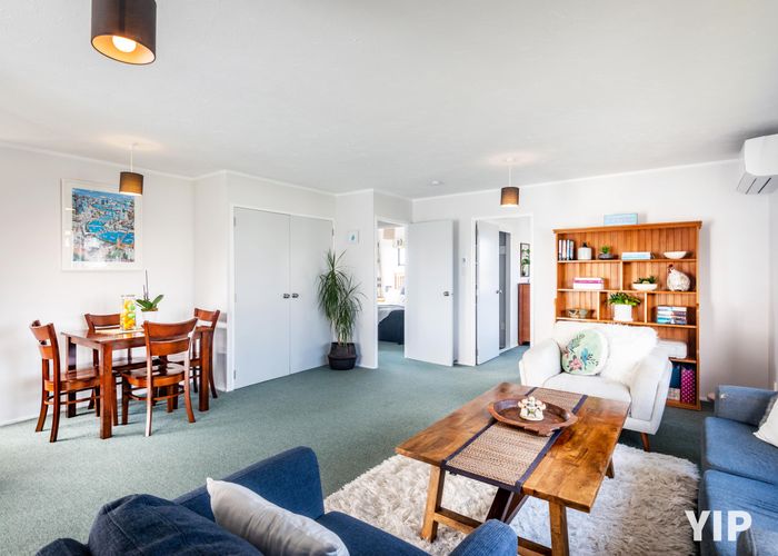  at 37 Sunhaven Drive, Newlands, Wellington
