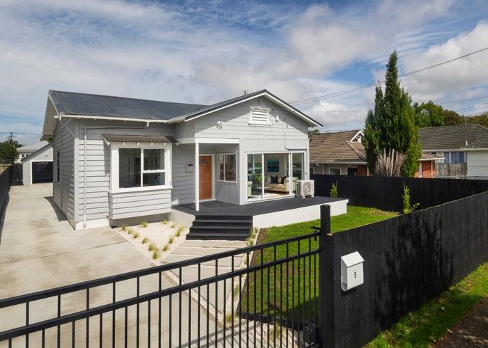  at 5 Parrish Road, Sandringham, Auckland