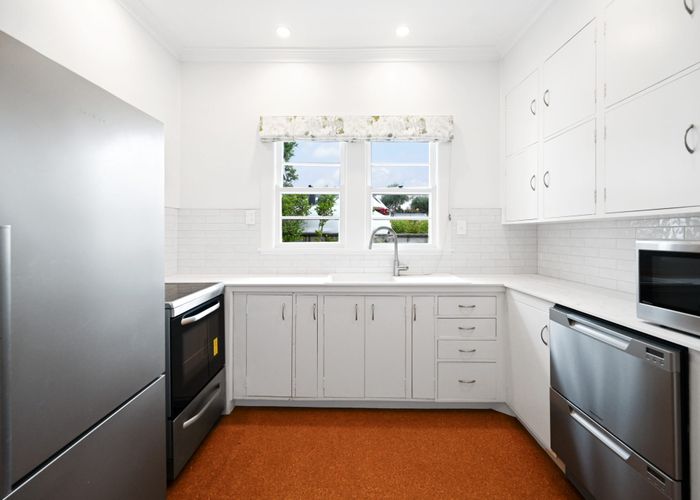  at 112 Lake Crescent, Hamilton Lake, Hamilton, Waikato