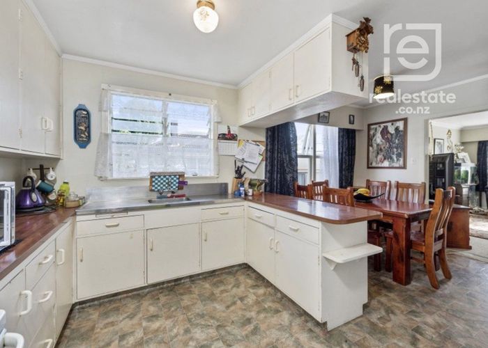  at 15 Dalesford Street, Silverdale, Hamilton, Waikato