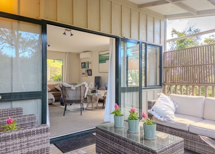  at 10 Hobson Terrace, Onetangi, Waiheke Island, Auckland