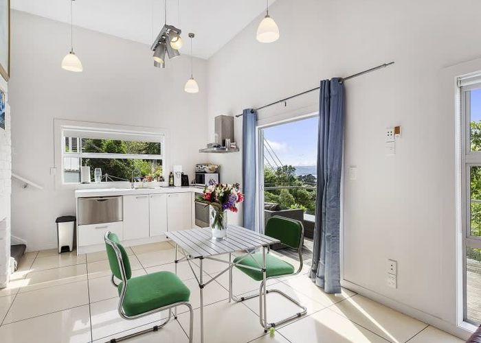  at 27 Garden Road (Lower Flat), Northland, Wellington, Wellington