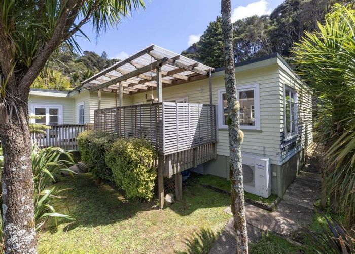  at 15 Laingholm Drive, Laingholm, Auckland