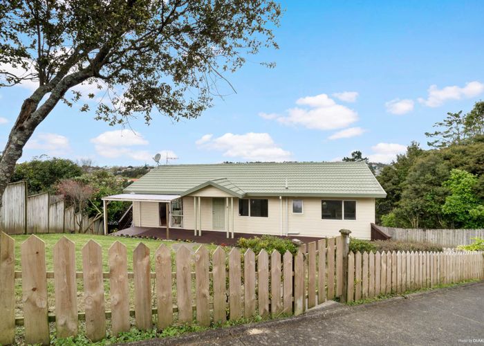  at 1/52 Noeleen Street, Glenfield, Auckland