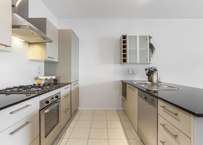  at 20/40 Scarlet Oak Drive, Schnapper Rock, Auckland