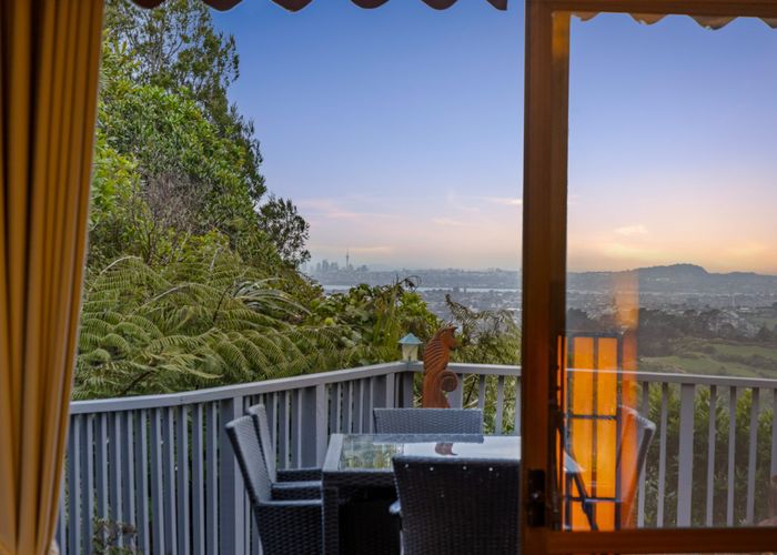  at 1124 Scenic Drive North, Swanson, Waitakere City, Auckland
