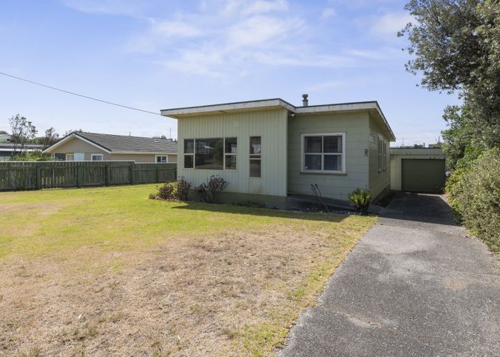  at 32 Rua Avenue, Waitarere Beach, Levin