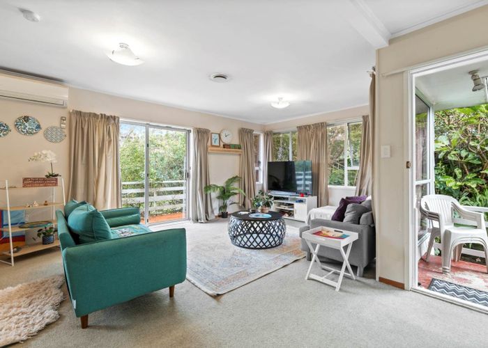  at 31 Regency Place, Sunnynook, Auckland