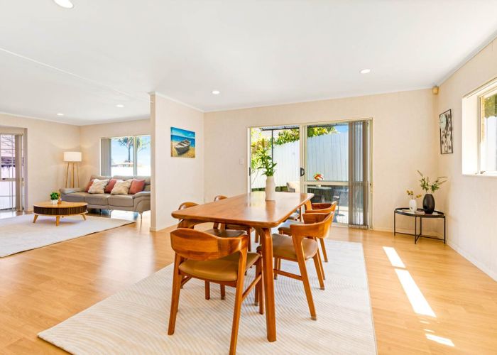  at 11B Oakridge Way, Northpark, Manukau City, Auckland