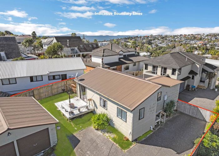  at 82 Browns Bay Road, Rothesay Bay, Auckland