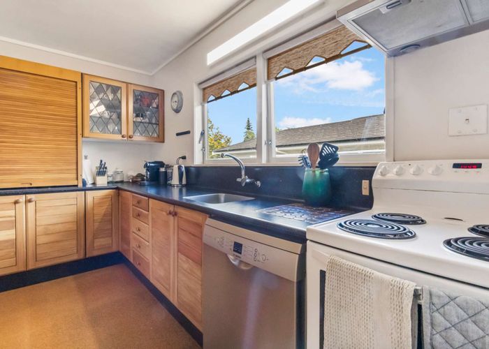  at 8 Beverley Crescent, Hillcrest, Hamilton
