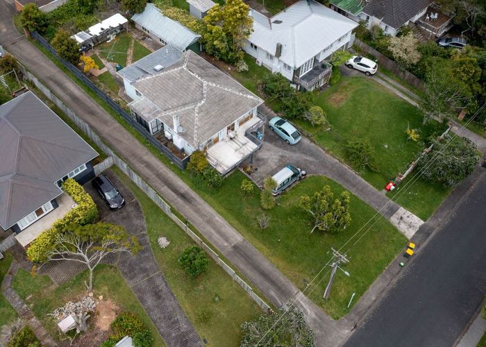  at 44 Cliff View Drive, Green Bay, Waitakere City, Auckland