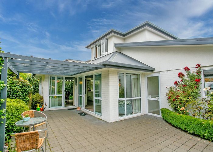  at 2/138 Memorial Avenue, Burnside, Christchurch
