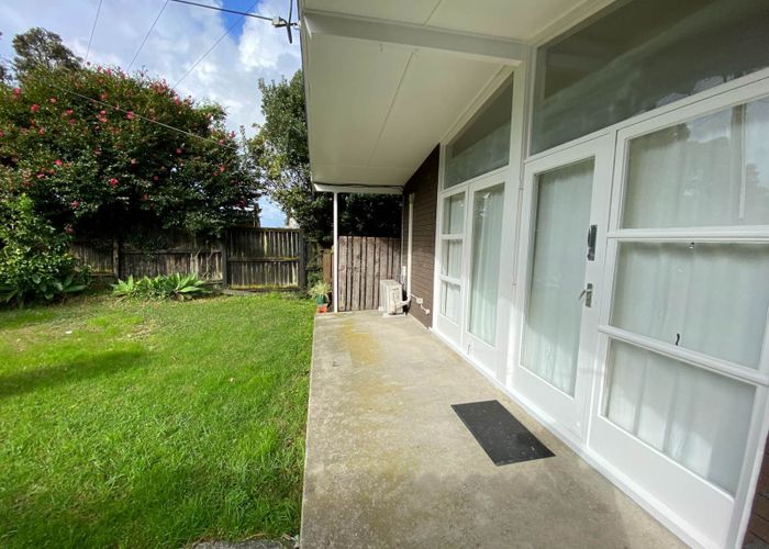  at 1/40 Edgeworth Road, Glenfield, Auckland