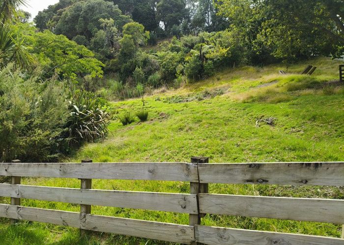  at 33c Landing Road, Titirangi, Waitakere City, Auckland