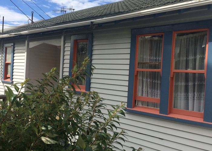  at 22 Garden Road, Northland, Wellington