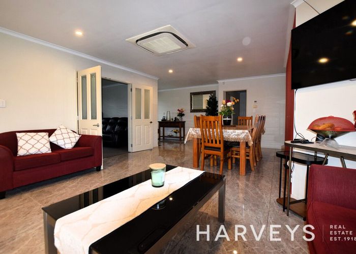  at 2 Apsley Rise, Henderson, Auckland
