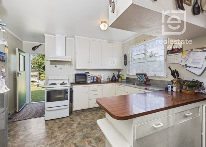  at 15 Dalesford Street, Silverdale, Hamilton, Waikato