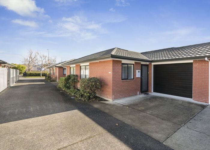  at 2/32 Gibbons Street, Upper Hutt Central, Upper Hutt