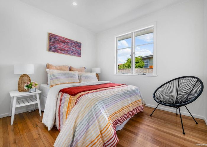  at 1A Barrys Road, Glendene, Auckland