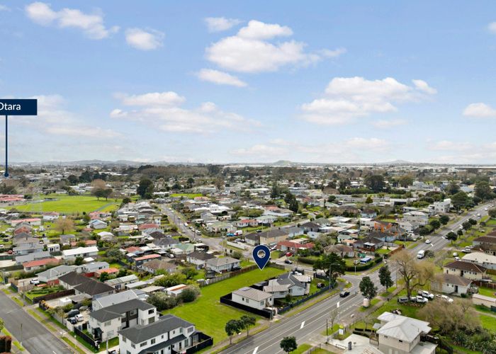  at 4 Fisher Crescent and 174 Preston Road, Otara, Manukau City, Auckland