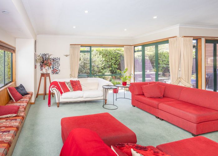  at 19 Parkside Drive, Huntington, Hamilton