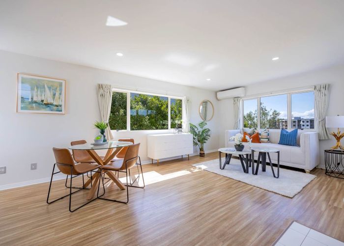  at 2/30 Martin Crescent, Northcote, Auckland