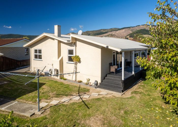  at 4 Field Place, Richmond