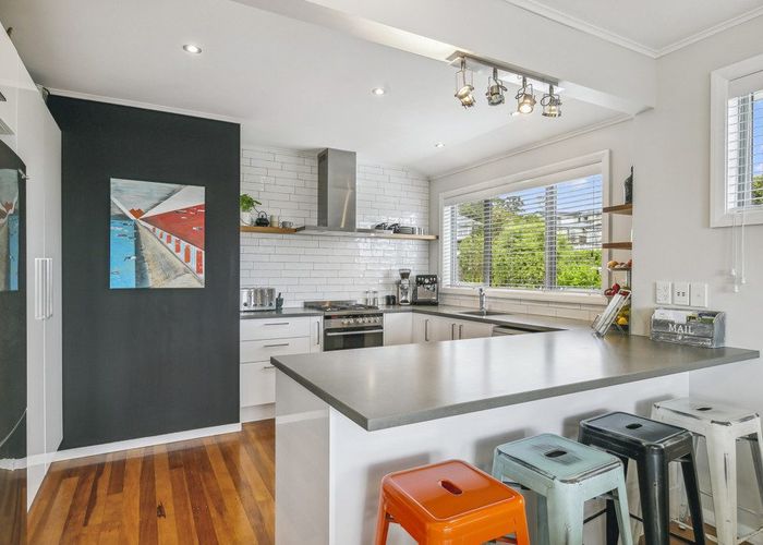  at 8 Paparangi Crescent, Paparangi, Wellington
