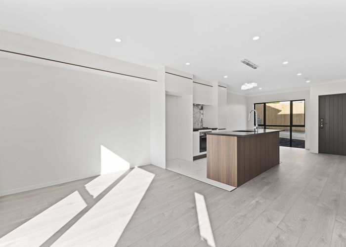  at 4/543 Massey Road, Mangere, Manukau City, Auckland