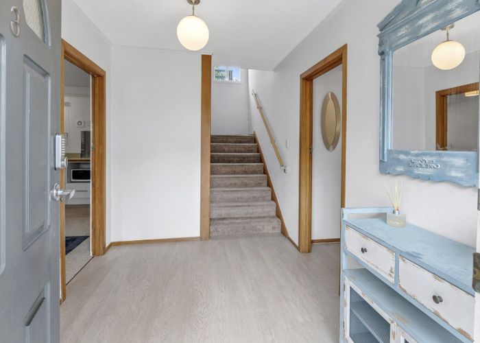  at 2/3 Pohutukawa Avenue, Shelly Park, Manukau City, Auckland