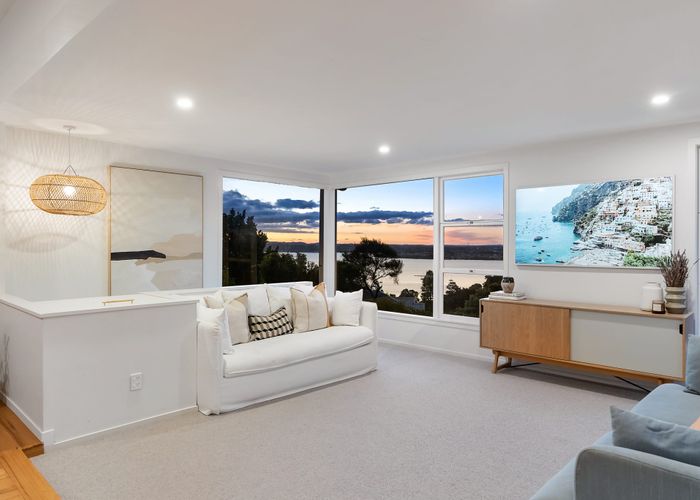  at 2/41 Island Bay Road, Beach Haven, Auckland